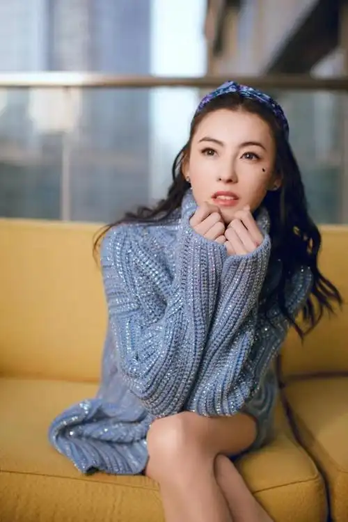 张柏芝长得漂亮又会穿,一点儿无惧年龄和岁月,少女感十足,始终将自己