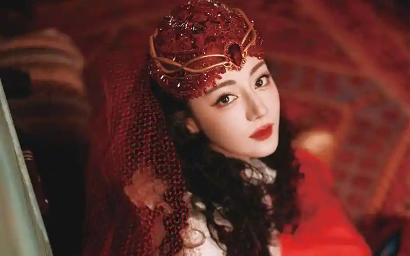 迪丽热巴八字干货分析|天选顶流(格局篇)