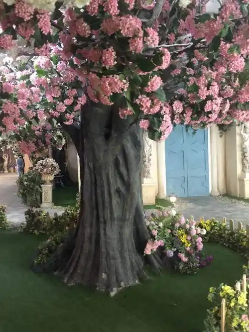 广盛仿真树近几年室内装饰中仿真树包柱子价格很受欢迎