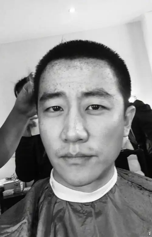 黄轩剃寸头进组曹保平新片 与范冰冰搭档犯罪片