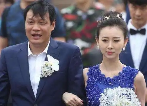 中国体坛引人争议的婚姻:范志毅老婆仅34岁,张怡宁嫁大20岁富商