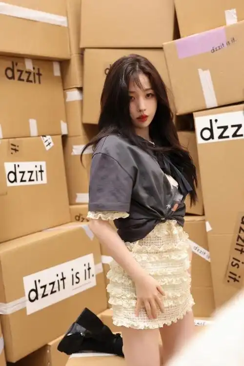 虞书欣工作花絮照可爱欣欣上线