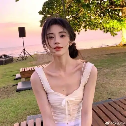 鞠婧祎姜黎非#jjy#鞠婧祎杨采薇#jjy#鞠婧祎花间令#  "月光透光窗 光