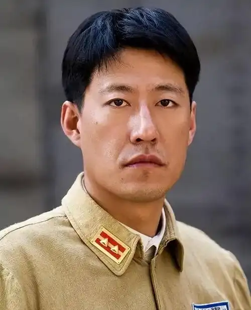 演员于震二婚娶小13岁妻子,婚后生三胎,如今一家五口幸福美满!