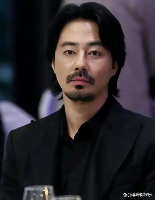 赵寅成形象大改变!42岁男神现身照片引热议,网友纷纷感叹