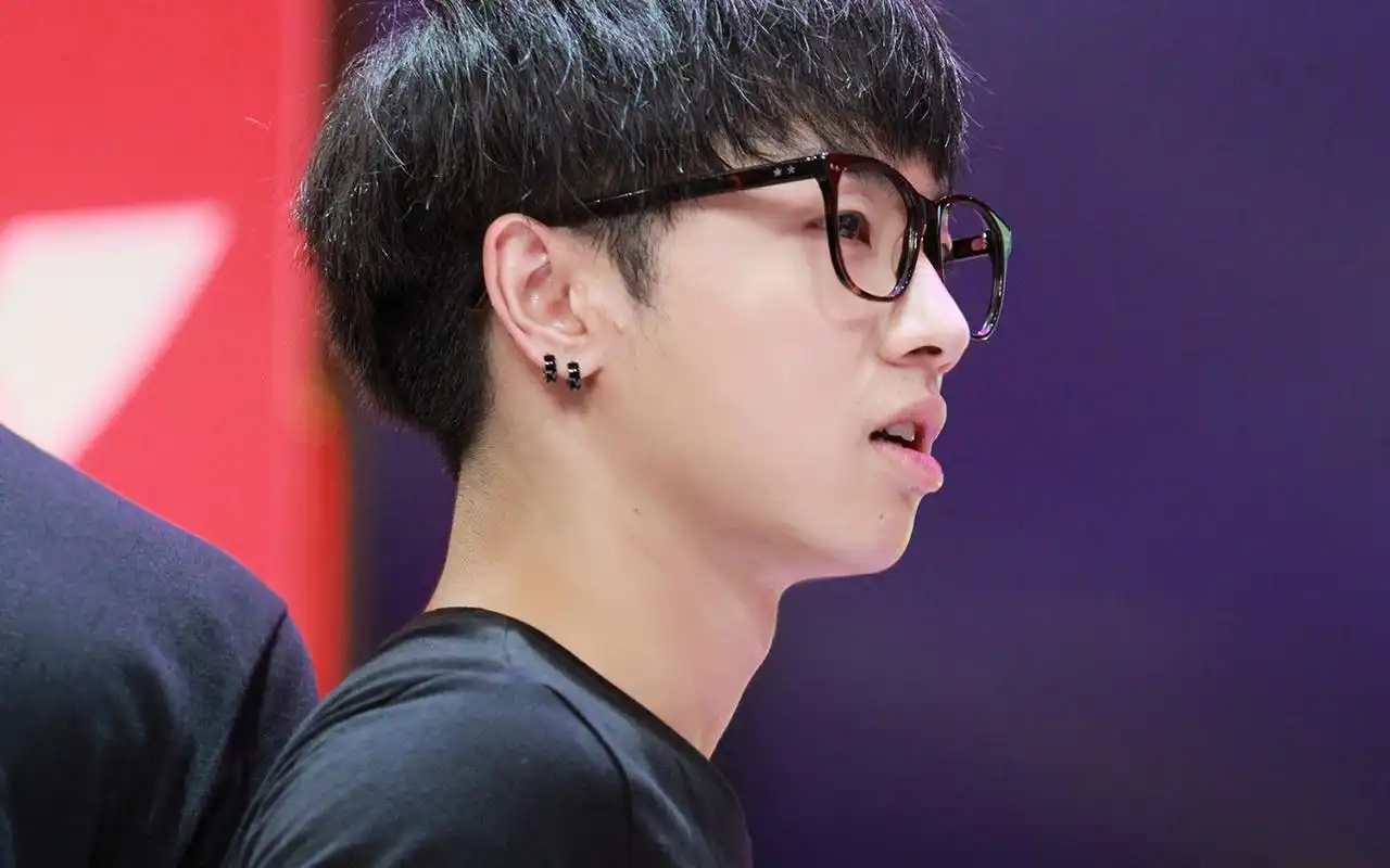 首页 桌面壁纸 大陆明星 花花华晨宇帅气写真图片桌面壁纸高清下载第