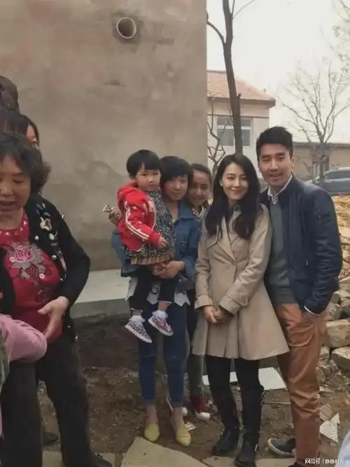 高圆圆带着老公回老家过年,这接地气程度你敢信?