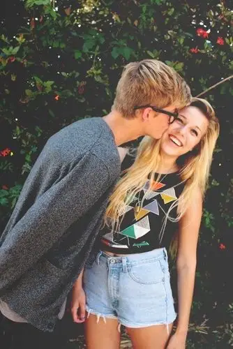 别忘记,好不好 唯美情侣qq皮肤欧美图片