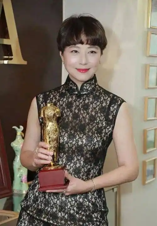 周海媚56岁依然美丽!