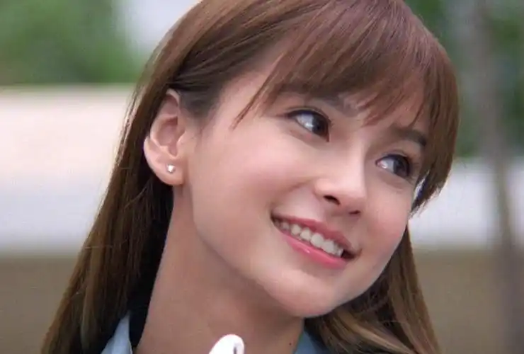 不过angelababy从出道到现在,一直走在变美的路上,尤其是随着年龄的