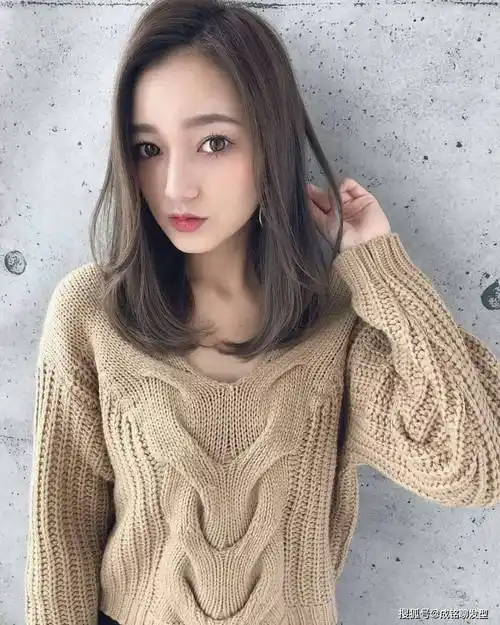 的十款齐肩发,时尚减龄又显气质,端庄大气又有女人味_发型_自然_锁骨