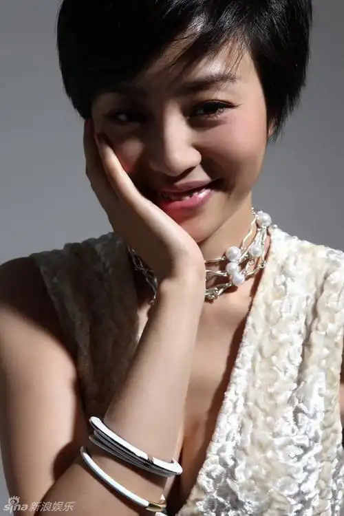 组图:俏姐张龄心推写真老练成熟御姐look_高清图集_新浪网