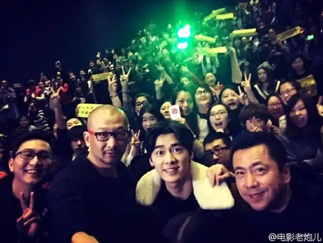 电影老炮儿#天津站自拍来啦高颜值老炮儿和小炮儿@王中磊@管虎@李易峰