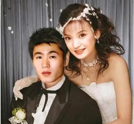 赵薇离婚消息真假? - 离婚百科网