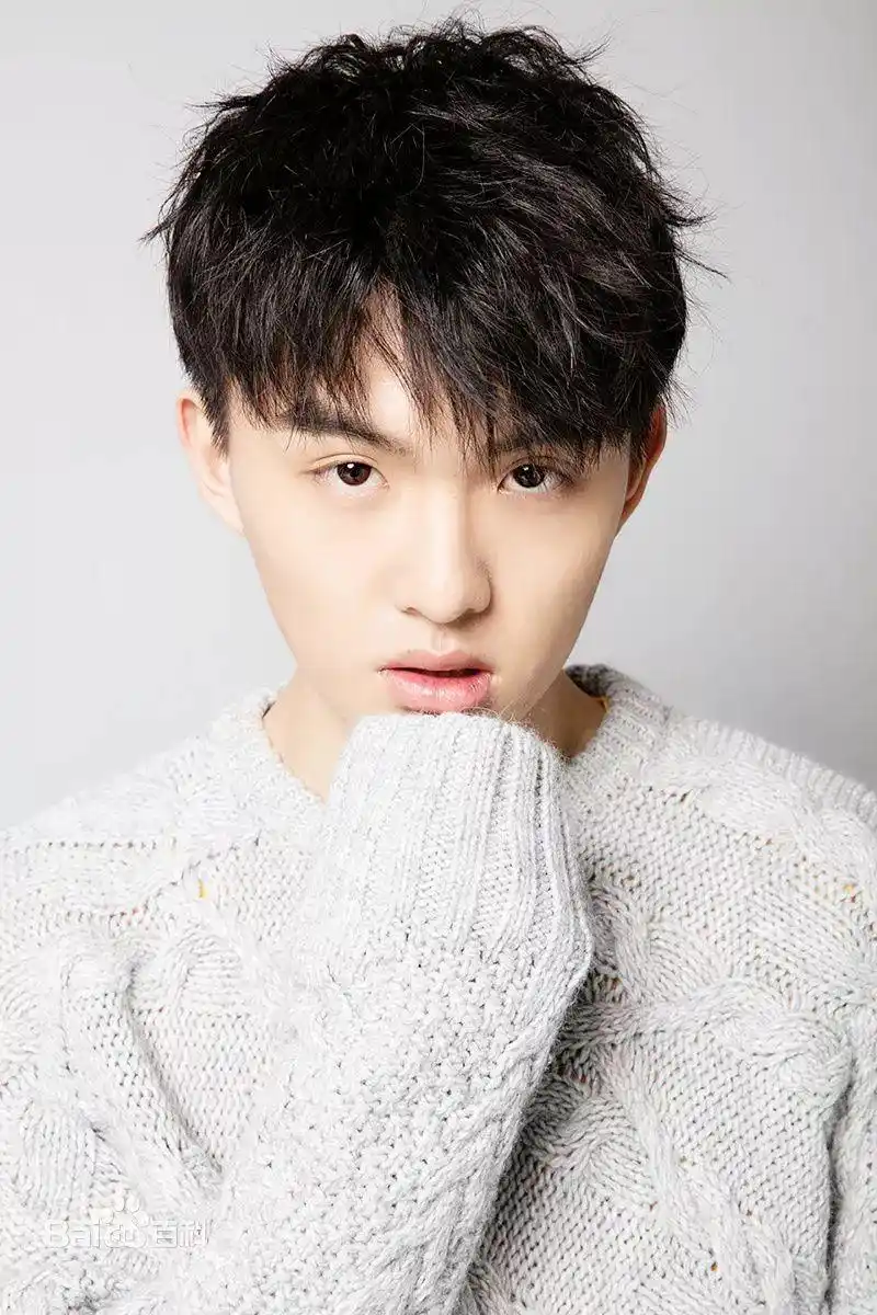 郑伟,2000年12月18日出生于北京,中国内地演员.