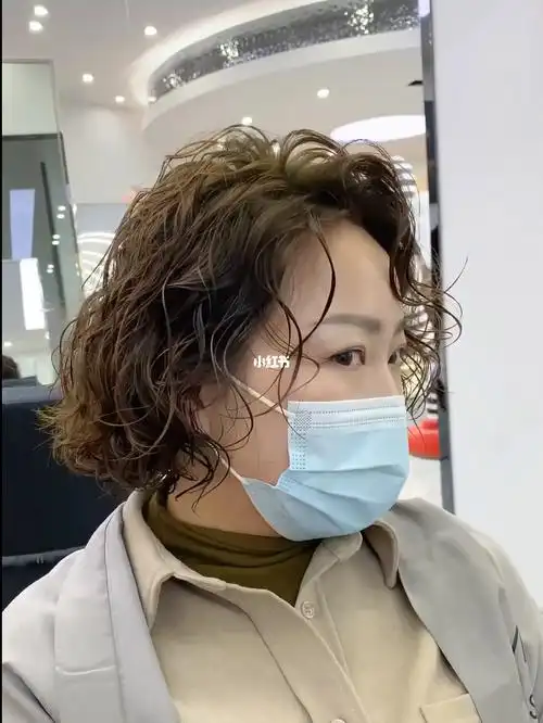 短发这样烫头顶蓬松不服帖短发烫发