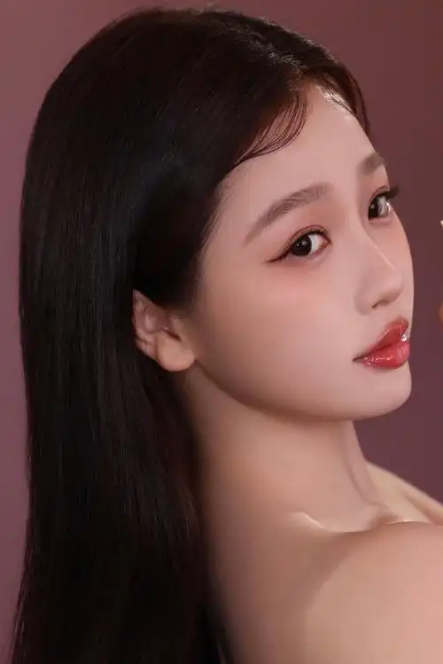 虞书欣胎毛刘海造型