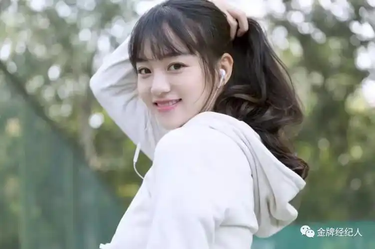 胡意旋鬼马精灵正当时