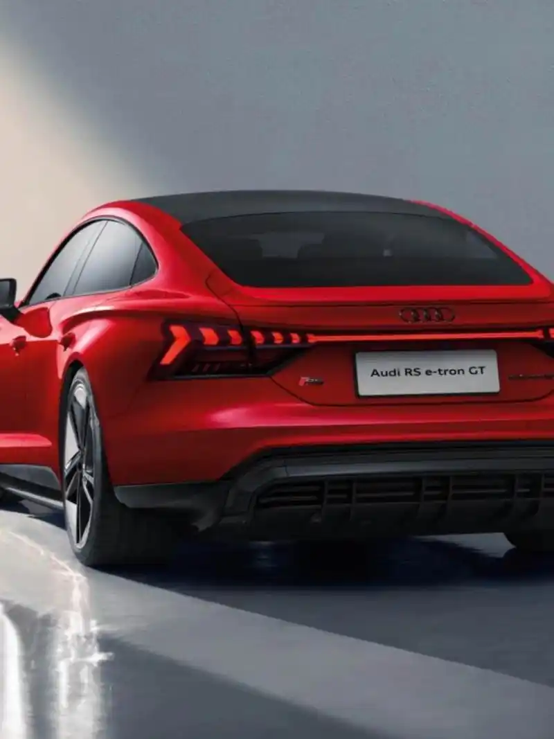 88万元 续航里程:495公里 外观设计:奥迪rs e-tron gt的前脸部分采用