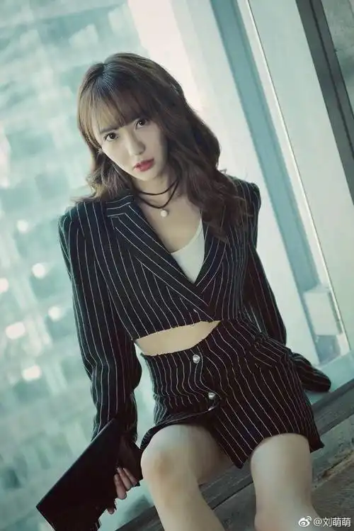 还记得《爱情公寓》中的女神诺澜吗?换风格走性感风如今美成这样