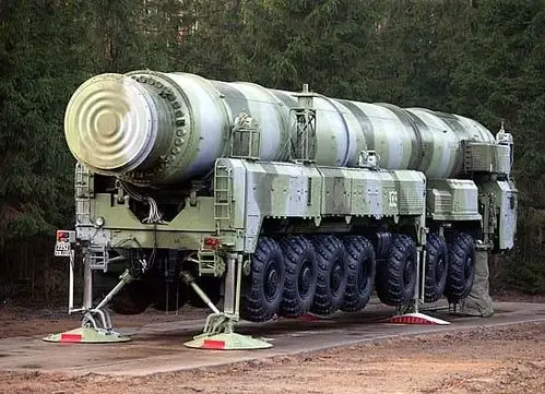 俄罗斯成功试射一枚白杨洲际弹道导弹(组图)