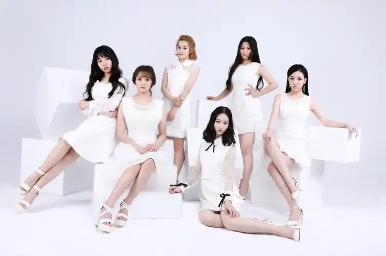 氧气女团o2girls组合音乐mv《再见再见》看哭网友,致敬毕业季告别青春