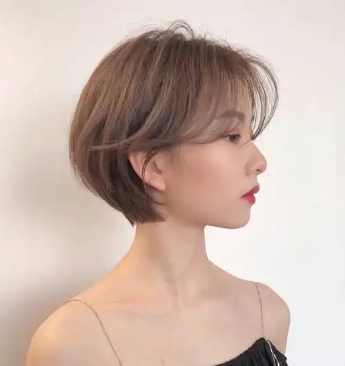 2020流行发型圆脸适合的发型 短发发型 女生短发发型  女士短发 女生