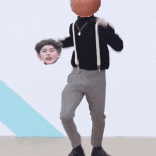 一时间,蔡徐坤打篮球的段子也被网友疯传,表情包的传阅度更是异常火爆