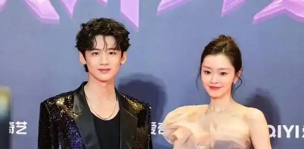 皮肤白皙,身材玲珑有致,演技也在线,口碑好的宋轶真是一股清流|靳东