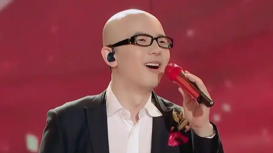 歌手平安一首我爱你中国开头震撼演唱嗓音惊艳全场