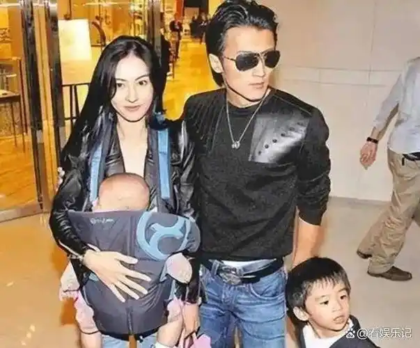 谢霆锋大儿子被传恋46岁女教练张柏芝疑气住院这恋爱传闻太抓马