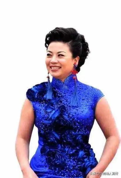 张也的妈妈,歌唱家张也是谁的女儿?-图片大观-奇异网