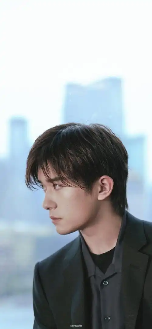 易烊千玺壁纸超话帅哥新壁纸来啦#易烊千玺