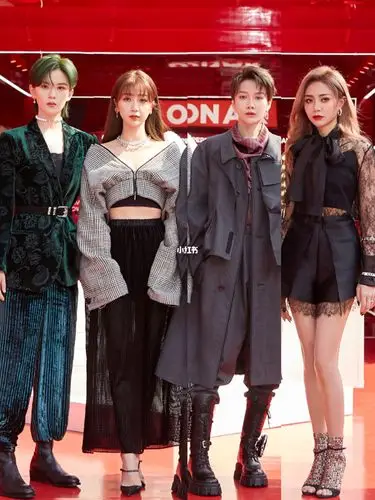 陆柯燃虞书欣刘雨昕谢可寅活动造型