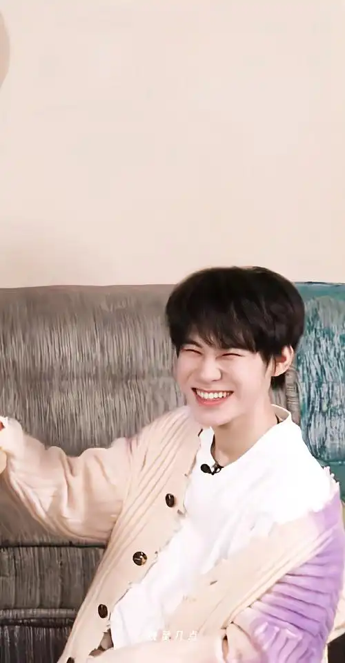 无所知我们真源笑起来是真正的治愈系天使@时代少年团-张真源#张真源