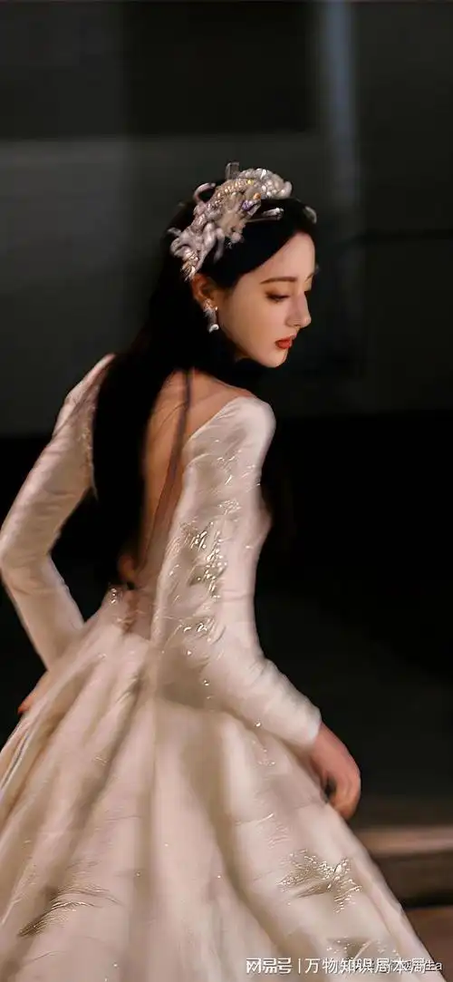 有种夺命的刀叫迪丽热巴的腰有种夺人的魂叫她的臀