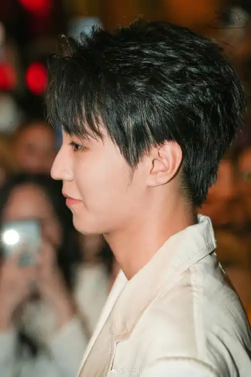 小凯王俊凯超话昨晚#巴黎时装周#活动路透