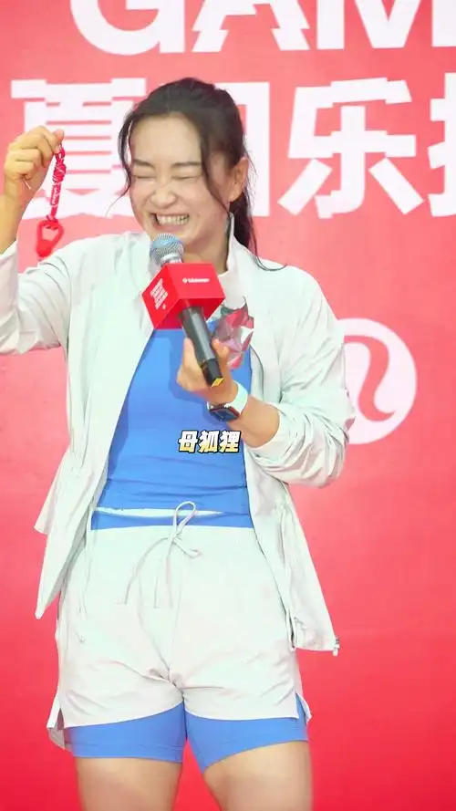 瘦下来的贾玲太可爱啦 气质状态都特别好 完全像变了个人