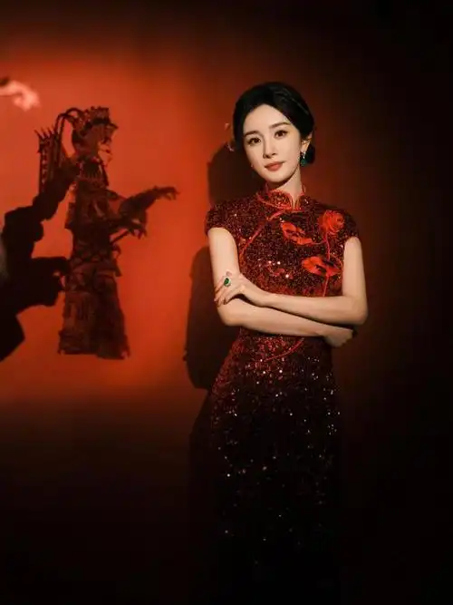 杨幂带火了新中式穿搭屡屡登上热搜榜优雅时尚赶潮流