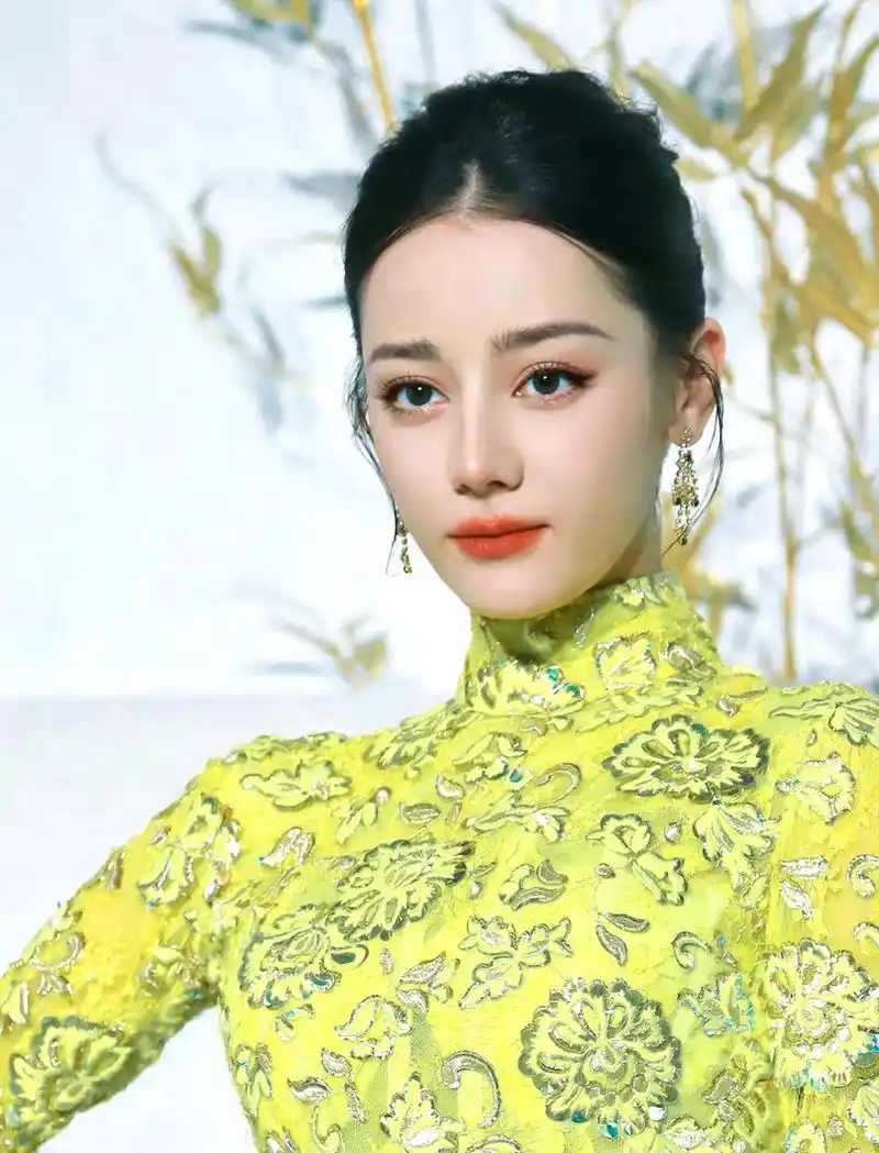 迪丽热巴是玫瑰庄园走出来的公主