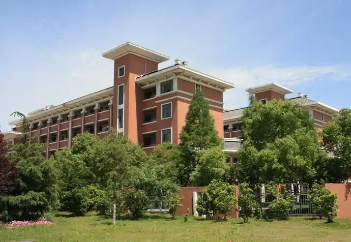 南通市天星湖中学-江苏省四星级普通高中