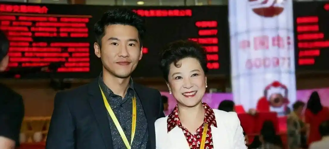 "天下第一嫂"王馥荔:丈夫娶她不怕开除写保证书,儿子让她骄傲_王群