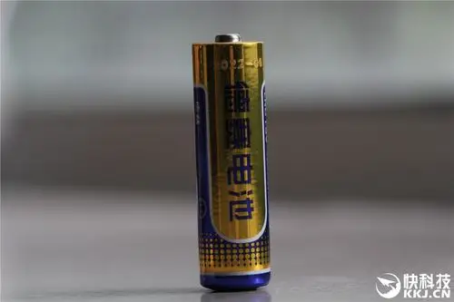 电池圈新杀手来了 小米彩虹5号电池对比评测