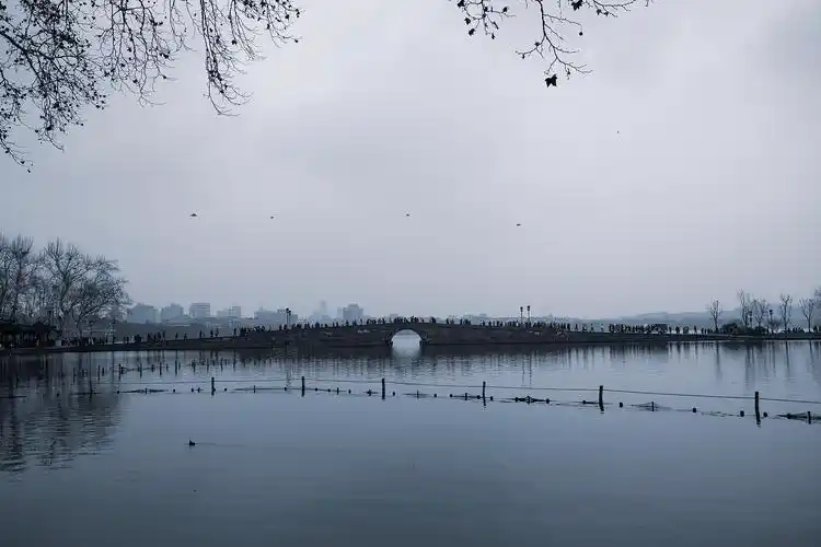 西湖断桥|摄影|风光摄影|azheng95 - 原创作品 - 站酷 (zcool)