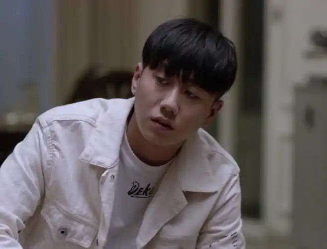 p data-id="gnbjw9950b">江天昊, a target="