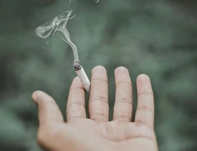 抽烟 吸烟 烟雾-康兴医疗器械官网