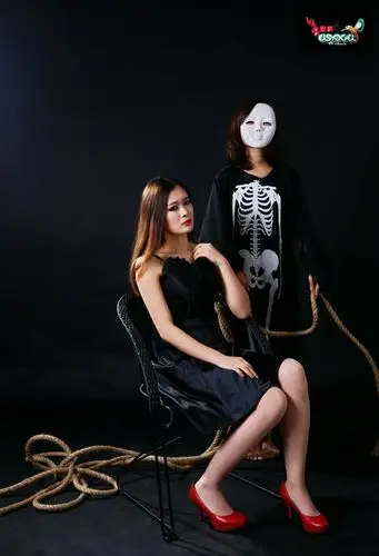 恐怖片【美女与骷髅鬼未了情】------猫样.小张 (胆小慎入)