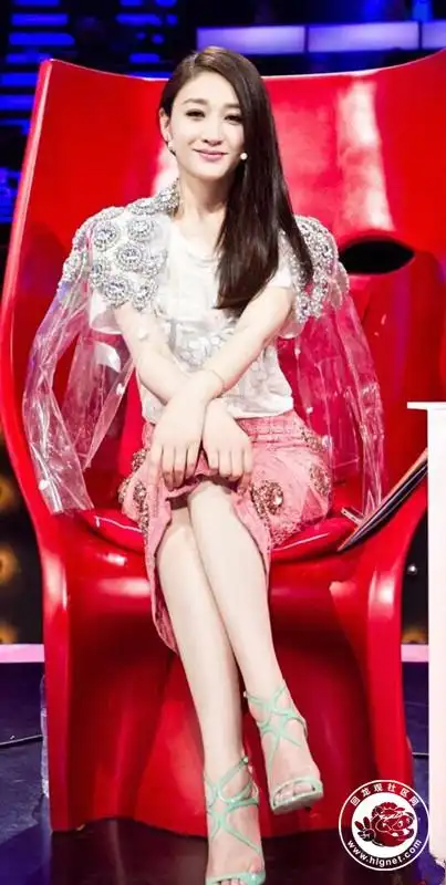 李小冉很美很仙p腿顺便把脚也p一下吧露馅儿了