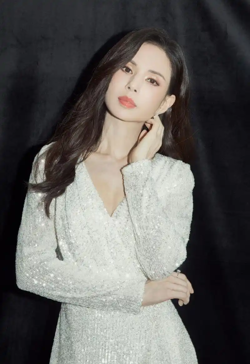 李若彤亮片裙性感写真图片36