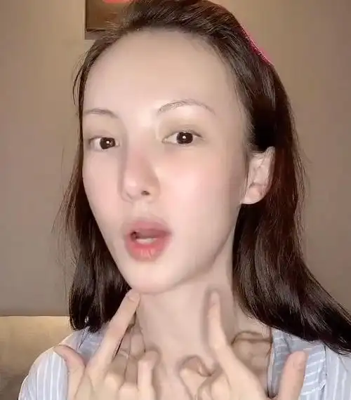 金晨镜头前给脸部祛皱,不小心挤到鼻子,赶紧提拉,网友:怕变形